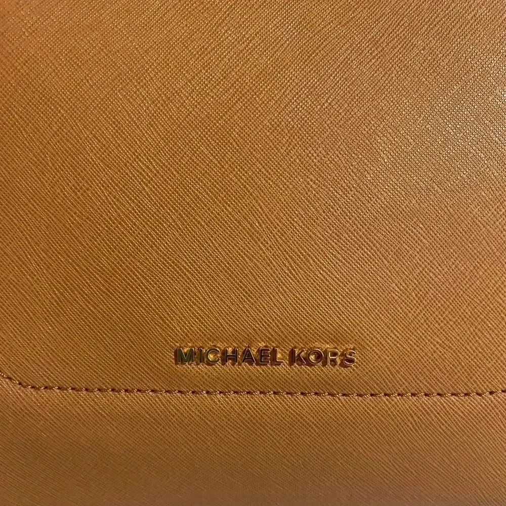Michael kors brown saffiano leather shoulder handbag